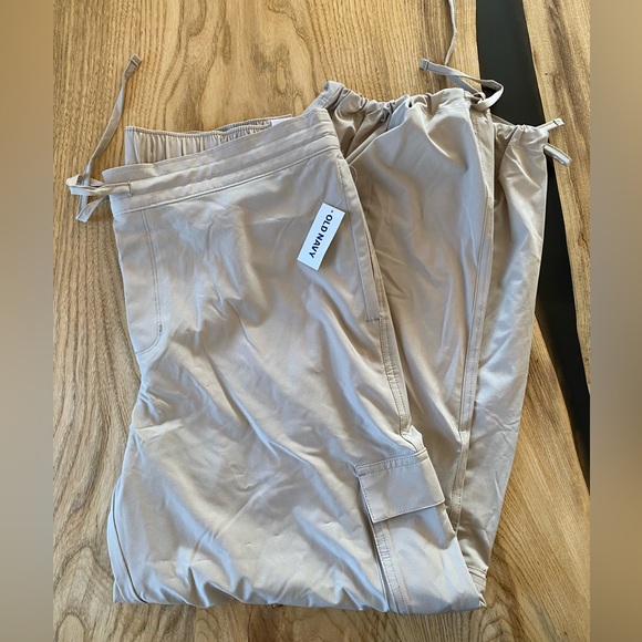 NEW High-Waisted StretchTech Wide-Leg Beige Cargo Pants for Women - Picture 4 of 11